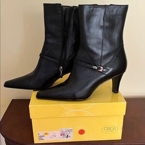 NWT Joan & David Black Heeled Boots